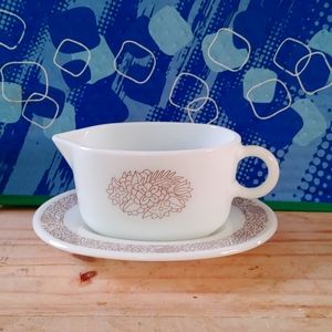 Pyrex gravy boat and plate